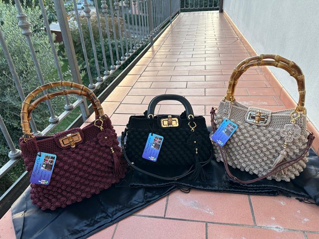 Tre Borse Bamboo nello stesso modello ma in tre colori diversi: bordeaux, nera e beige